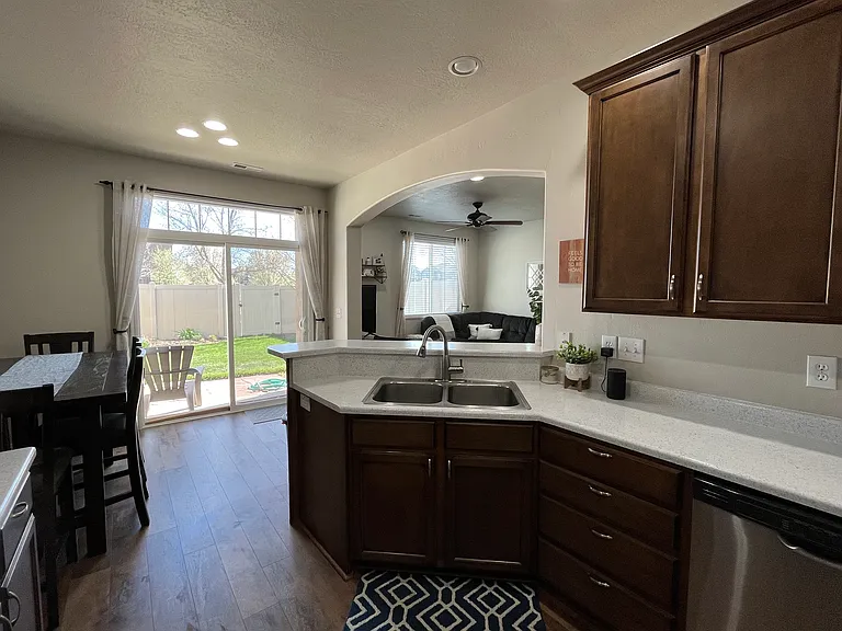 881 Berkeley Dr — Photo 17
