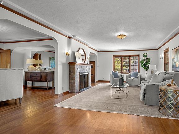 4th image of 3455 NE 33rd Pl