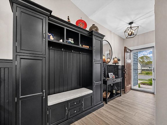 3rd image of 3767 Bungalow Path