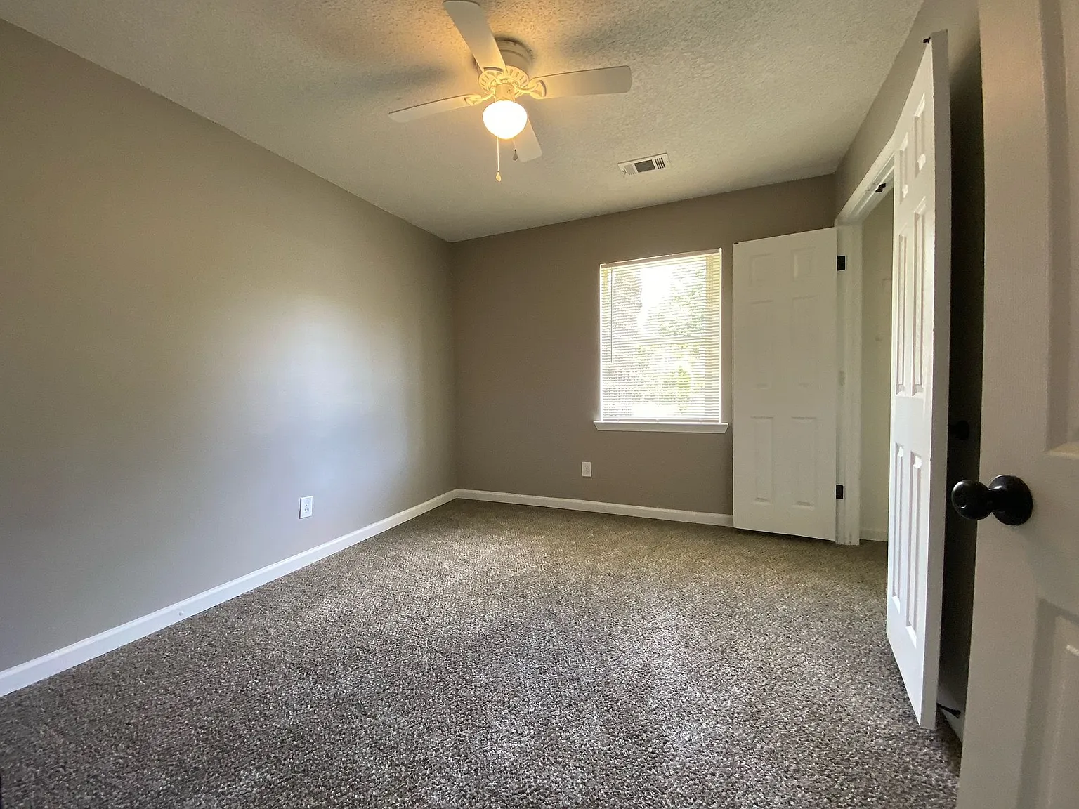 4103 Mossville St — Photo 2