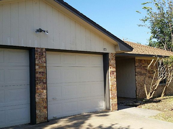 3rd image of 105 Carolyn Dr