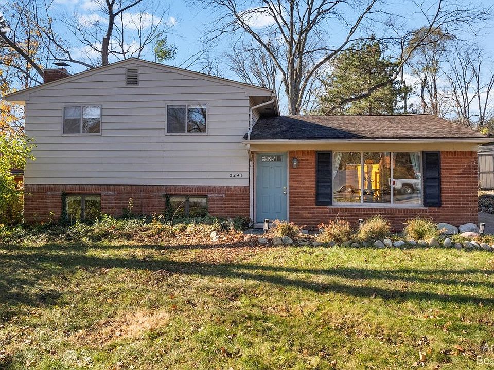 1st image of 2241 Hilldale Dr