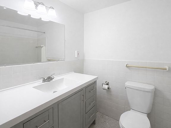 5th image of 801 University Ave SE #6