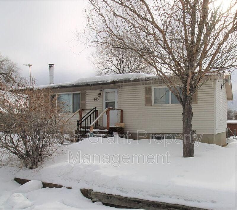 1st image of 945 W Crowley St
