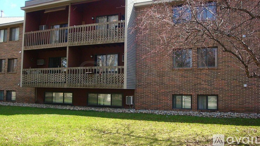 1st image of 921 32nd Ave S APT 14