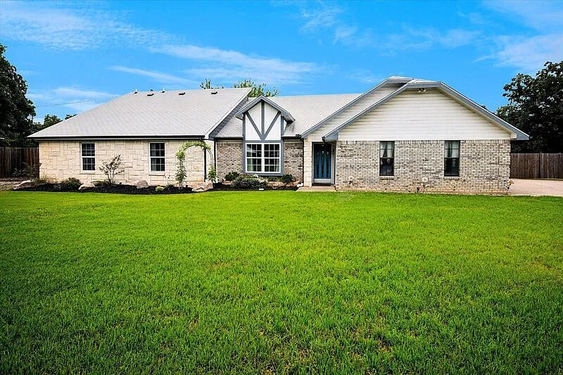 5 bed, 3.5 bath, 2730 sqft, $3,200 — Photo 4