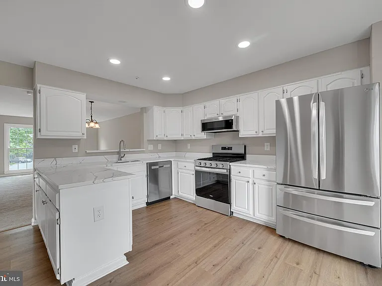 8101 Chelaberry Ct — Photo 9