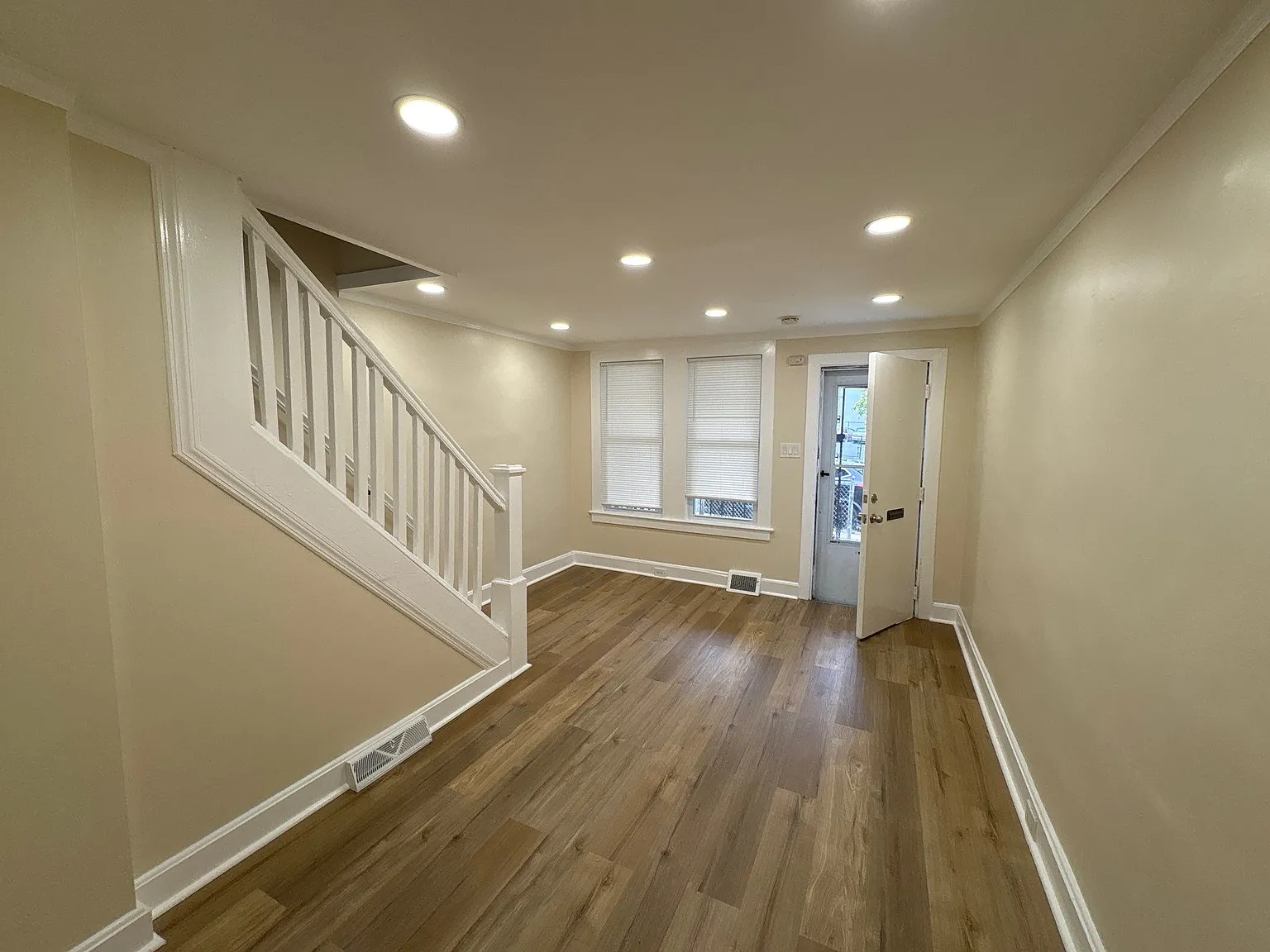 2 bed, 885 sqft, $2,800 — Photo 4