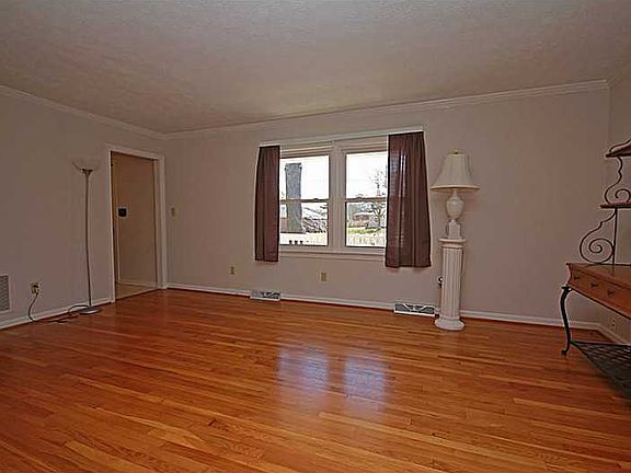 5th image of 100 Frances Dr