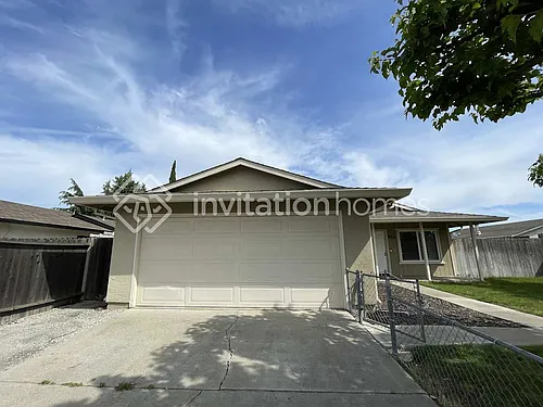 1658 Ashwood Dr Photo 1