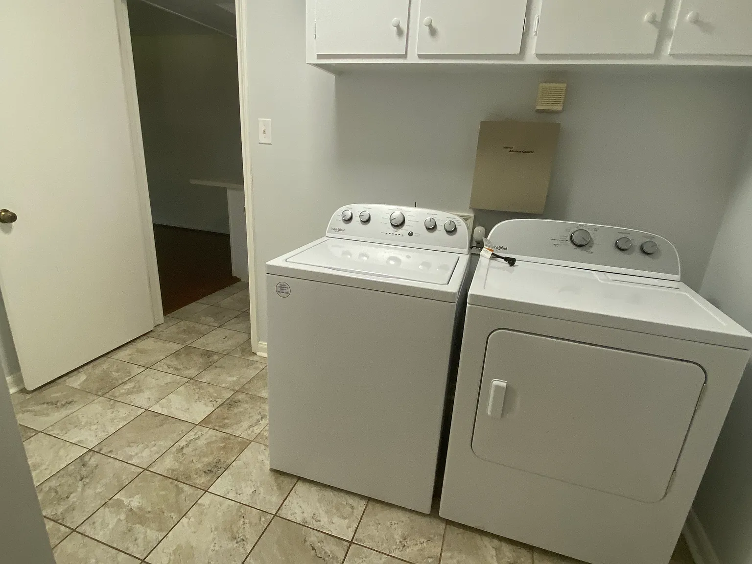 3 bed, 2230 sqft, $2,600 — Photo 2