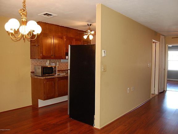 5th image of 536B Dartmoor Ct