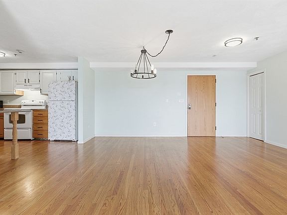 5th image of 39 Parlin St APT 404