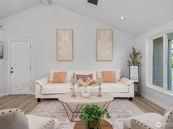 3rd image of 691 Redmond Avenue NE