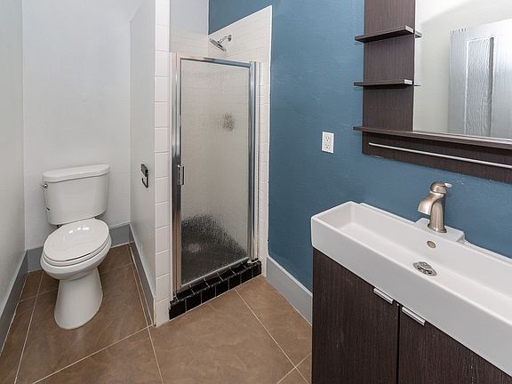 2nd image of 237 Linden Ave APT 6