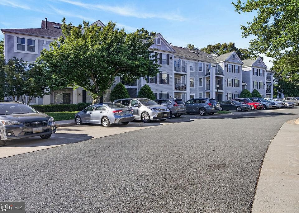 1st image of 10021 Vanderbilt Cir APT 2