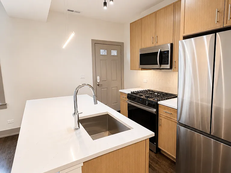 1904 W Pratt Blvd #3B — Photo 2