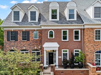 8235 Parkside Dr, Saint Louis, MO, 63105