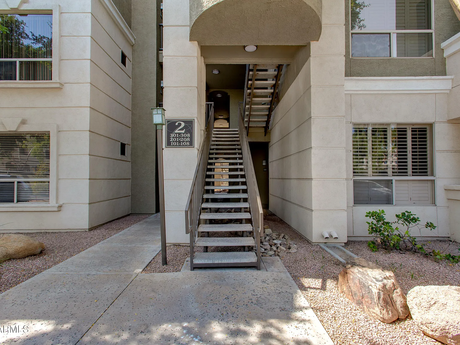 2 bed, 2.0 bath, 1030 sqft, $1,700 — Photo 2