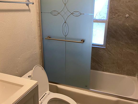 4th image of 3942 W Jackson St