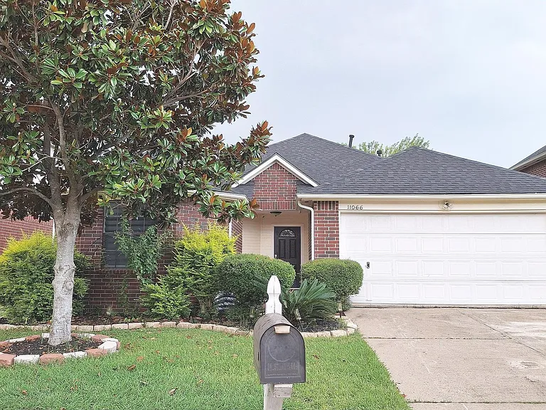11066 Landsbury Ct — Photo 2