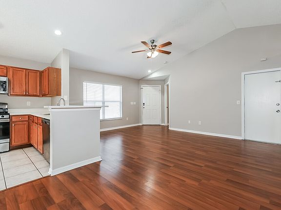 3rd image of 6646 Summer Cove Dr
