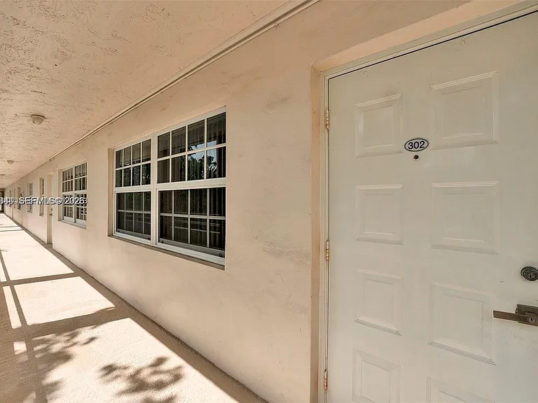 3970 Oaks Clubhouse Dr #302 — Photo 14