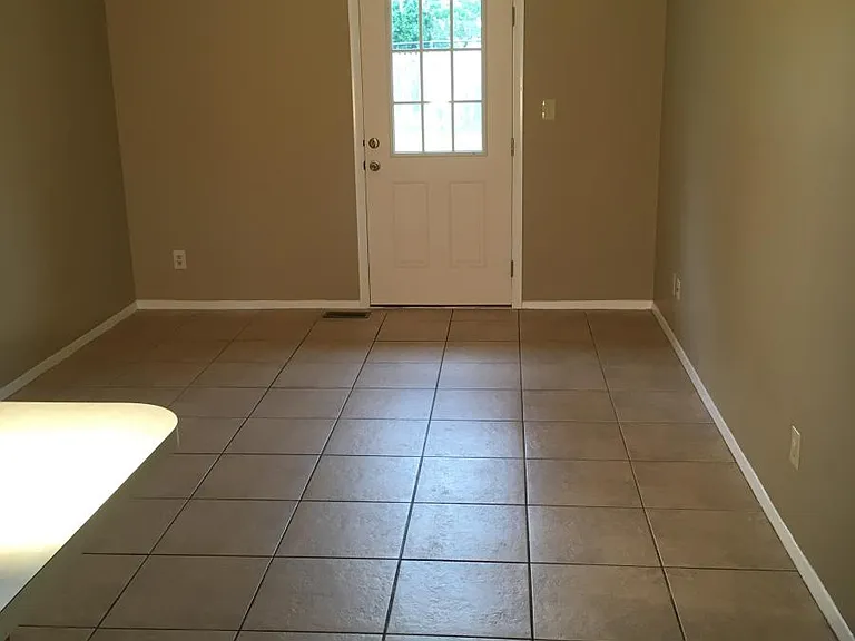 332 S Hickory Pl — Photo 3