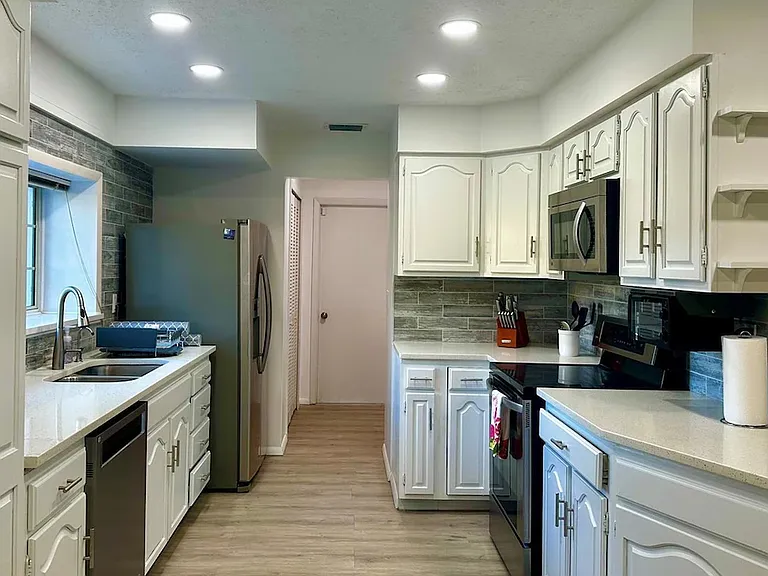 5144 Pine Tree Ln — Photo 2