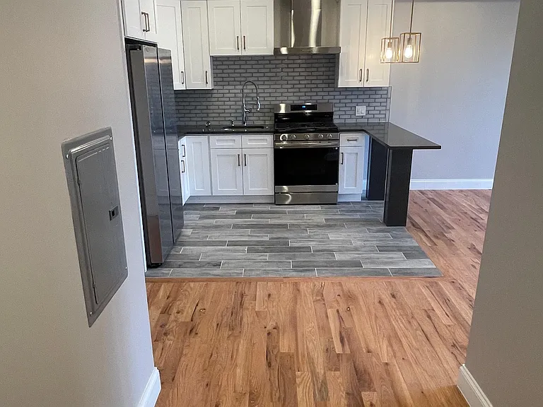 50 E 23rd St — Photo 4