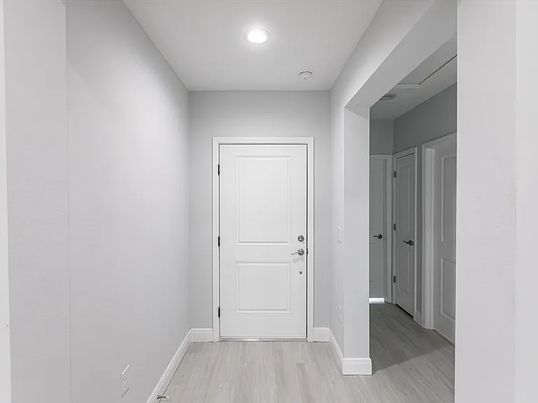2113 Como St — Photo 2