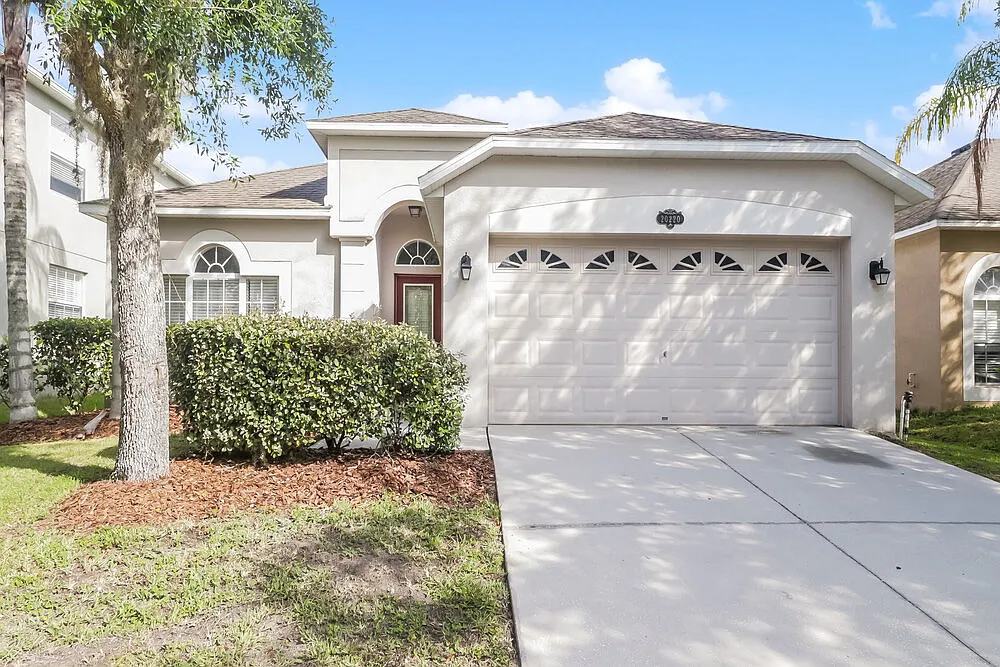 4 bed, 2.0 bath, 1825 sqft, $2,550 — Photo 1