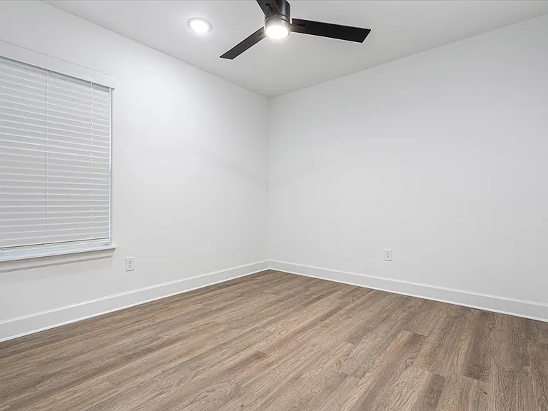 1040 Monarch Rd — Photo 13