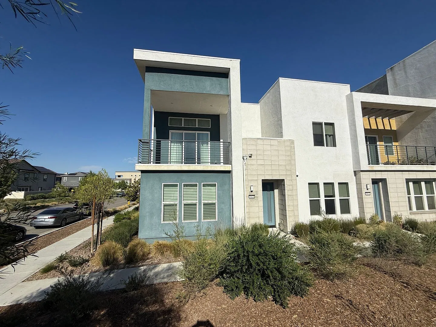 Beautiful 4-Bedroom Home in Valencia's Five Points! — Photo 1