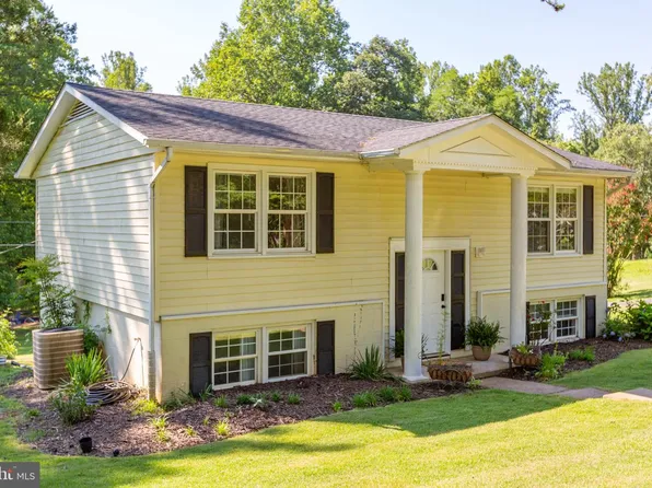 665 Holly Corner Rd, Fredericksburg, VA 22406