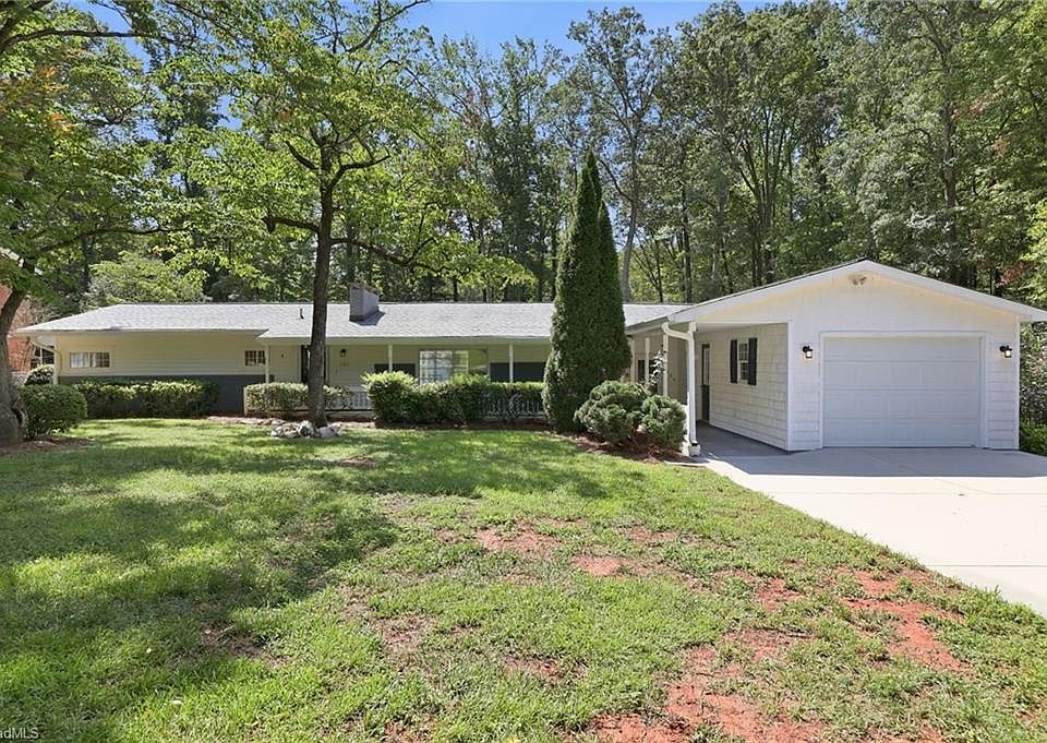 1st image of 204 Pineburr Rd