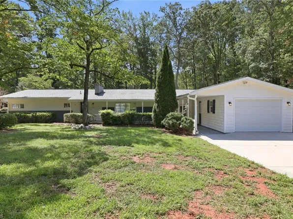 204 Pineburr Rd, Greensboro, NC 27455