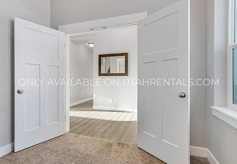 693 Spruce Way — Photo 4