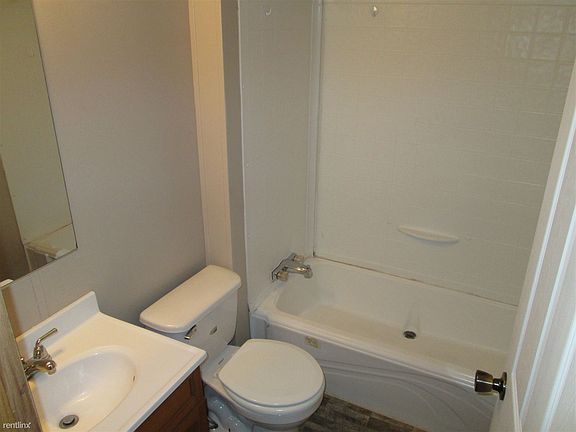 3rd image of 933 S Lawrence St