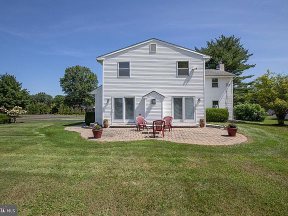 3rd image of 1118 Clymer Rd