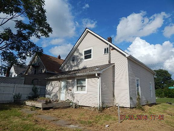 3rd image of 2202 N Sherman Dr
