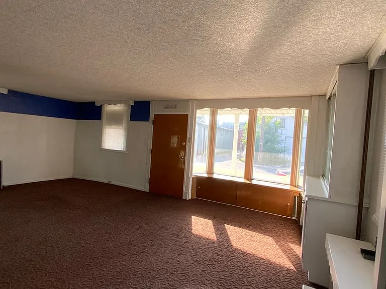 125 S Market Ave — Photo 20