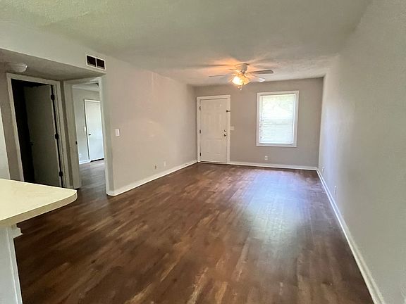 2nd image of 918 Ewing Blvd #A