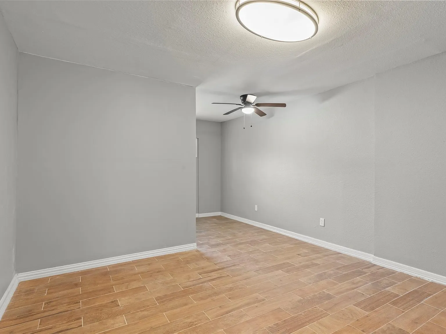 Studio, 1.0 bath, 400 sqft, $725 — Photo 3