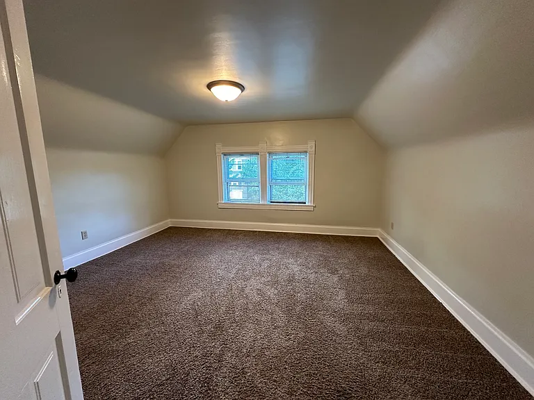 1027 18th Ave SE #2 — Photo 10