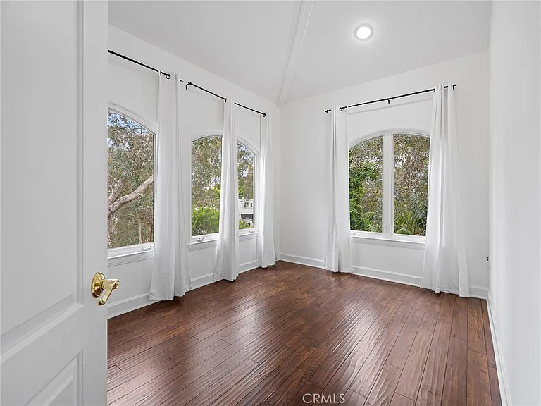 3210 N Ardmore Ave — Photo 36