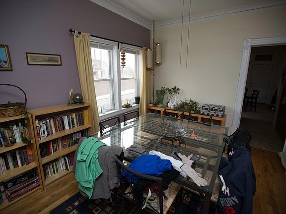 3rd image of 3226 N Sacramento Ave APT 3F