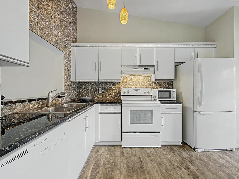 3386 Lucerne Park Dr — Photo 10