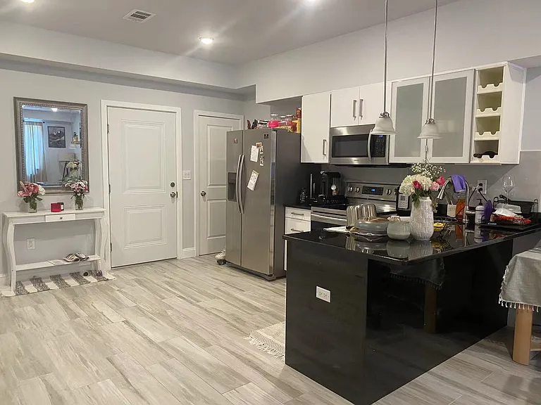 1635 Poplar St #3B — Photo 4