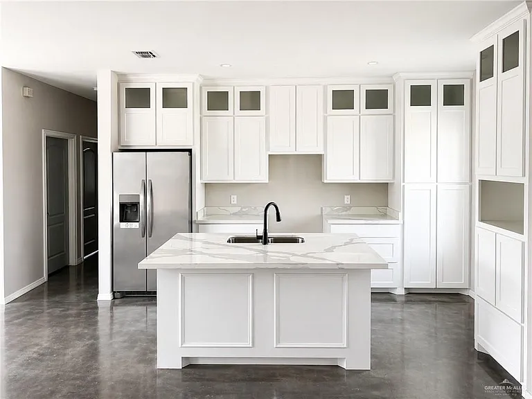 800 Flores Service Rd — Photo 2